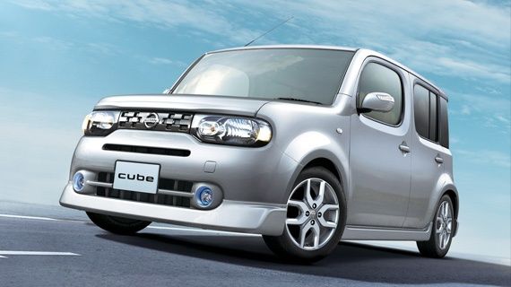 Nissan Cube Z12 silver front