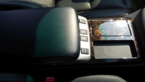 2012 Toyota Vellfire Hybrid ZR centre console