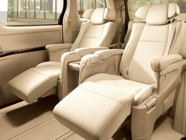 Toyota Alphard Hybrid G L Package interior 1