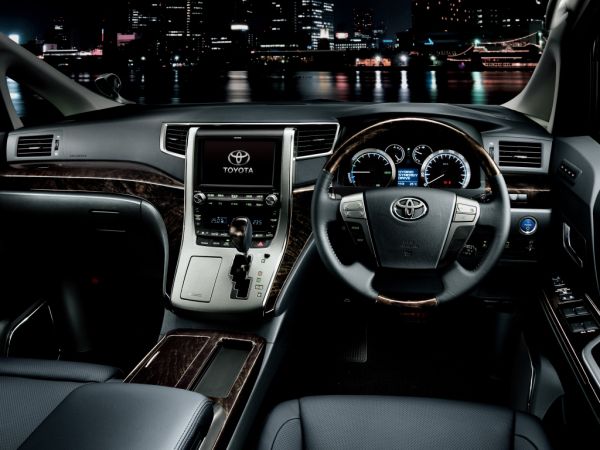 Toyota Vellfire Hybrid ZR G Edition 4WD (ATH20W) 2011–15 interior 2