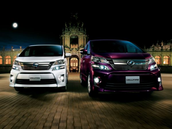 Toyota Vellfire Hybrid front comparison