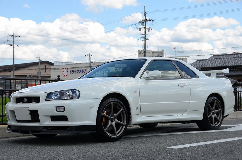 2001 Nissan Skyline R34 GTR left front 2