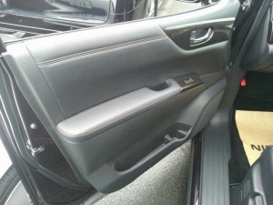 2010-nissan-elgrand-e52-highway-star-350-2wd-door-trim