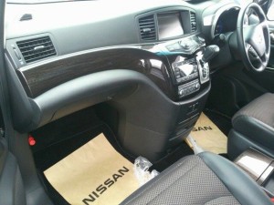 2010-nissan-elgrand-e52-highway-star-350-2wd-interior-2