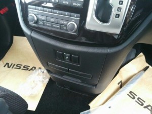 2010-nissan-elgrand-e52-highway-star-350-2wd-interior-8