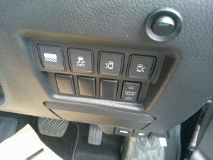 2010-nissan-elgrand-e52-highway-star-350-2wd-option-switches