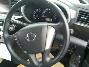 2010-nissan-elgrand-e52-highway-star-350-2wd-steering-wheel