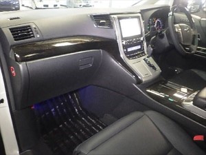 2014-toyota-vellfire-zr-g-edition-auction-interior