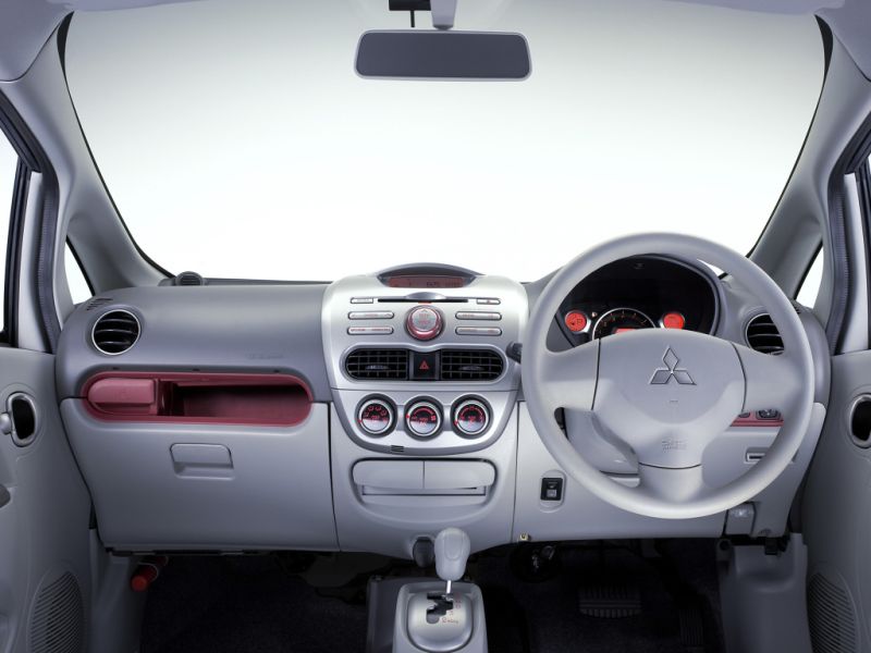 mitsubishi-i-660cc-turbo-kei-car-interior