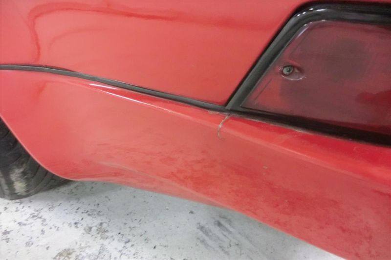 1981 Porsche 911 coupe sideskirt crack