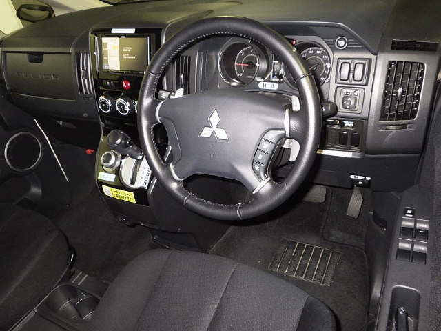 2016 Mitsubishi Delica D5 diesel CV1W 4WD auction interior
