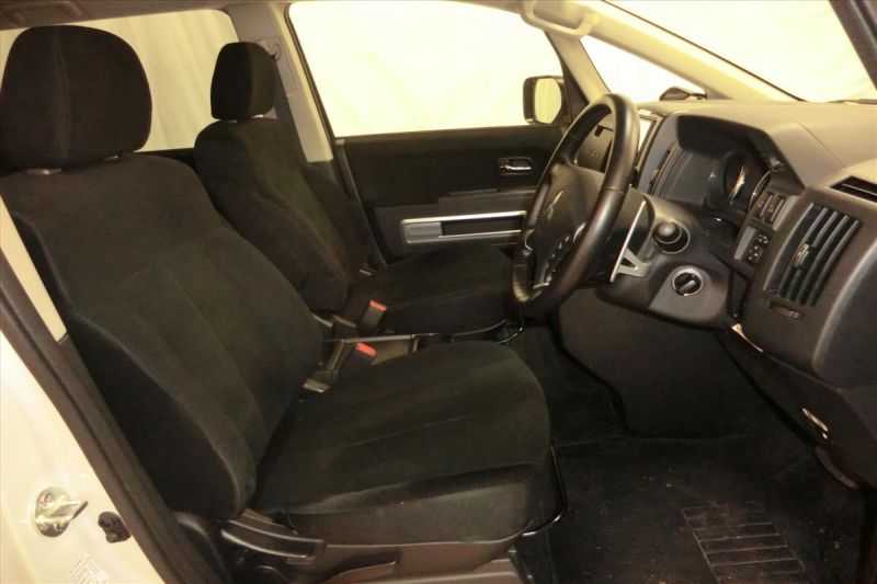 2016 Mitsubishi Delica D5 diesel CV1W 4WD front seat