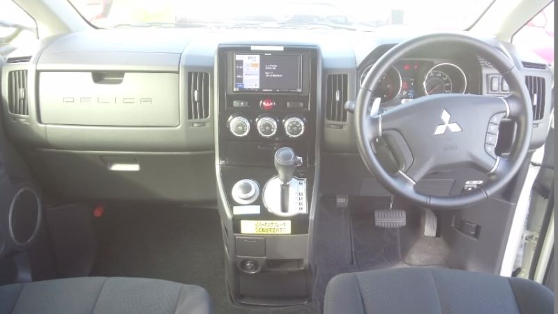 2016-Mitsubishi-Delica-D5-diesel-CV1W-4WD-interior
