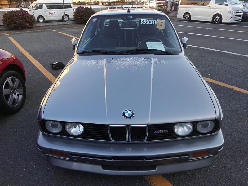 1987 BMW M3 E30 coupe front on