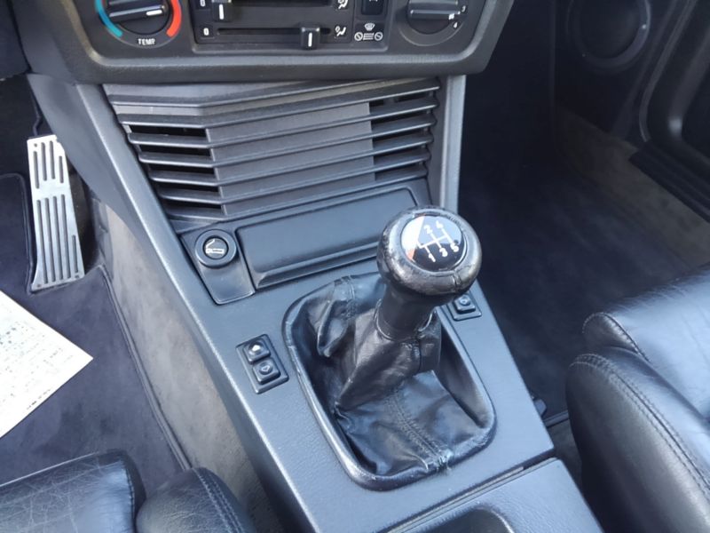 1987 BMW M3 E30 coupe interior 10