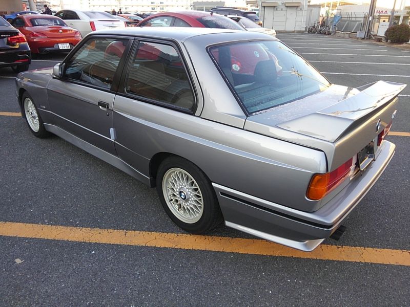 1987 BMW M3 E30 coupe left rear side