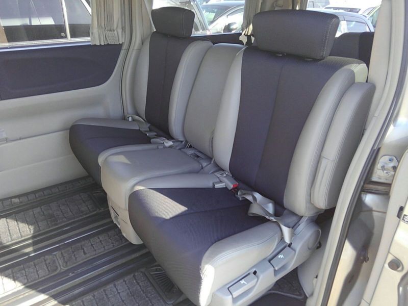 2003 Nissan Elgrand E51 Highway Star 2WD interior