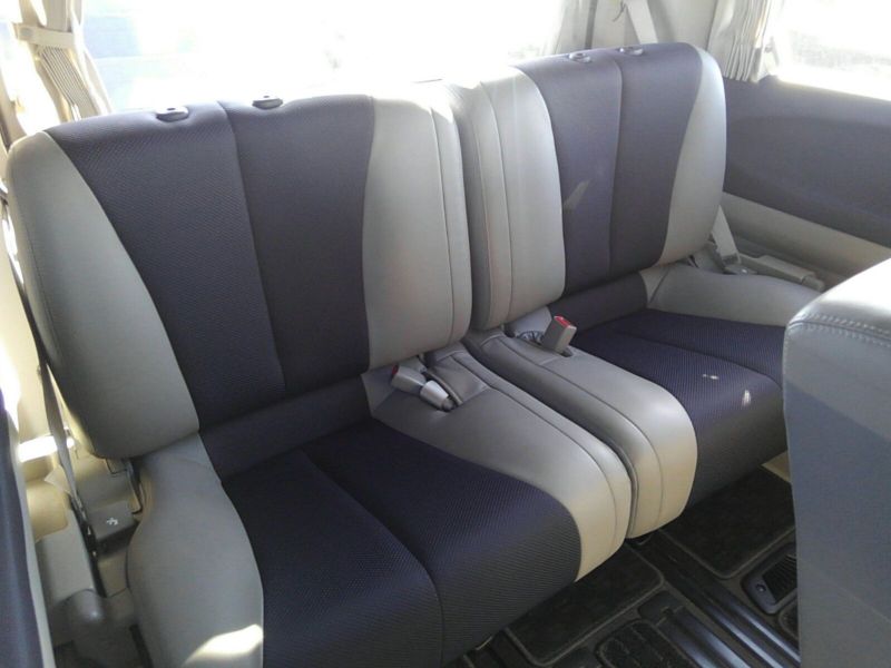 2003 Nissan Elgrand E51 Highway Star 2WD rear seats 2