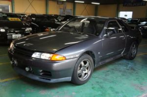 greay aug 1992 r32 GTR at Japan GTR Specialist
