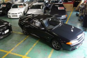 Nov 1994 black GTR at Japan GTR specialist