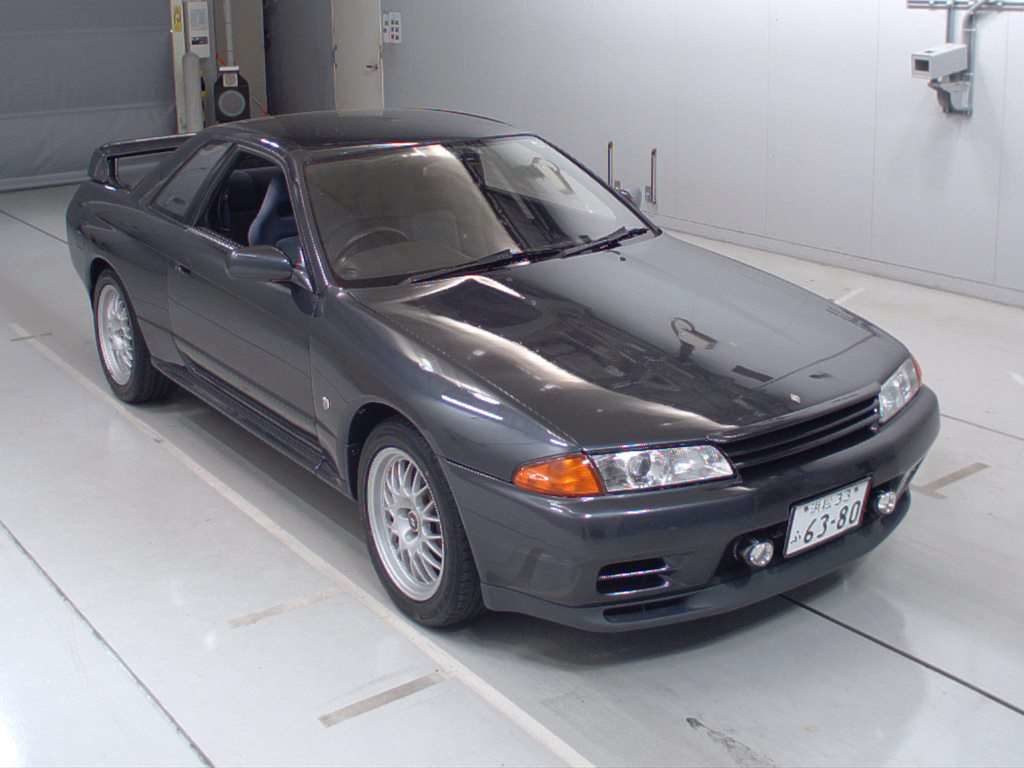 1993 Nissan Skyline R32 GTR VSpec right front