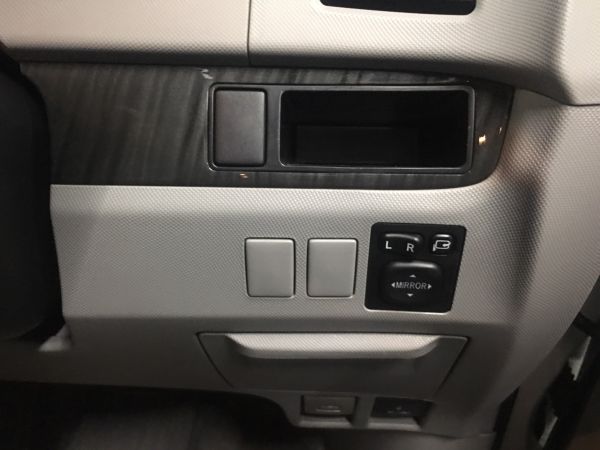 2008 Toyota Estima Aeras powerslide door button