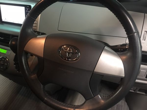 2008 Toyota Estima Aeras steering wheel