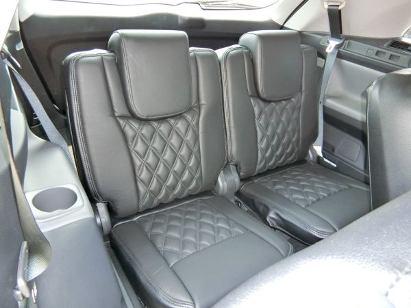 2011 Toyota Mark X Zio 350G Wagon rear seats 6