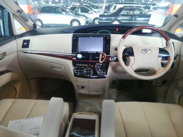 2012 Toyota Estima G 4WD 7 seater interior 2
