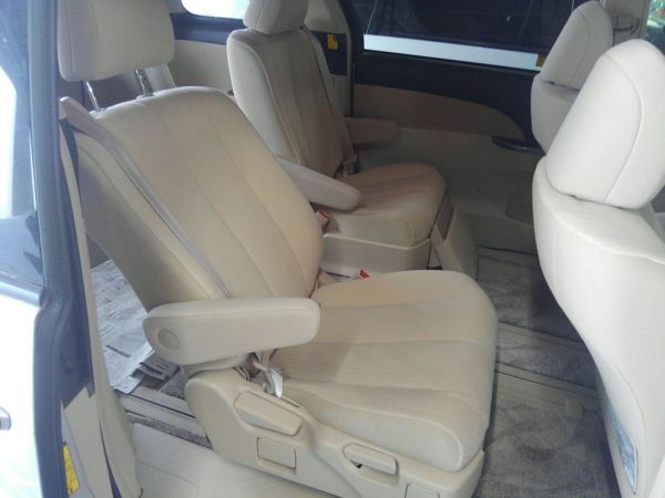 2012 Toyota Estima G 4WD 7 seater seat