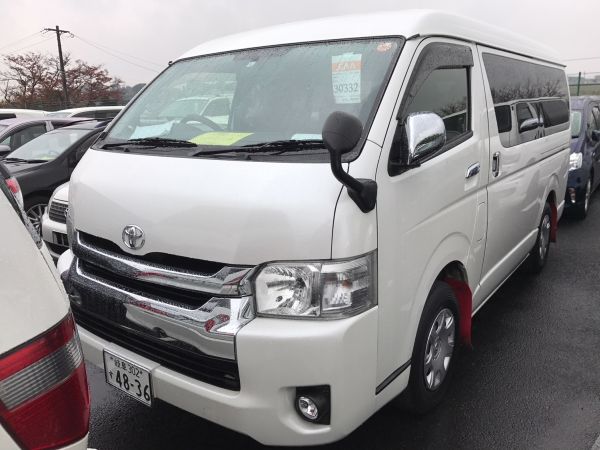 toyota 10 seater van