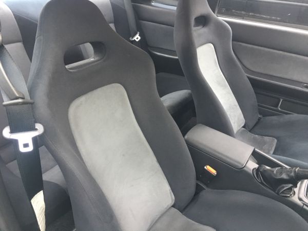 1990 Nissan Skyline R32 GT-R front seats