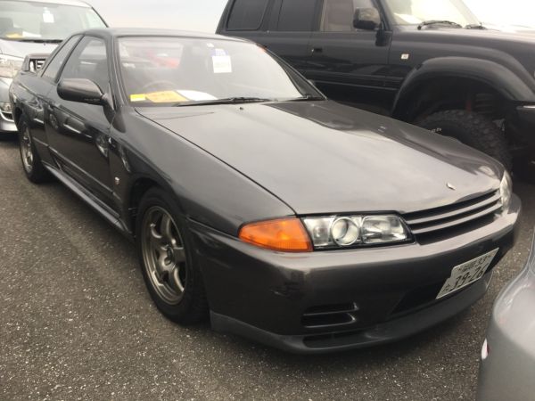 1990 Nissan Skyline R32 GT-R right front 2