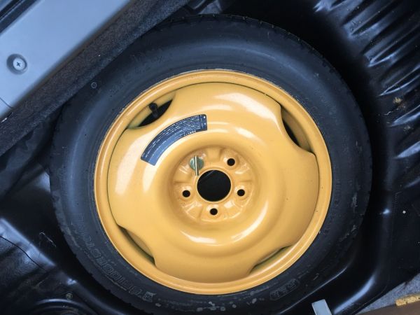 1990 Nissan Skyline R32 GT-R spare wheel