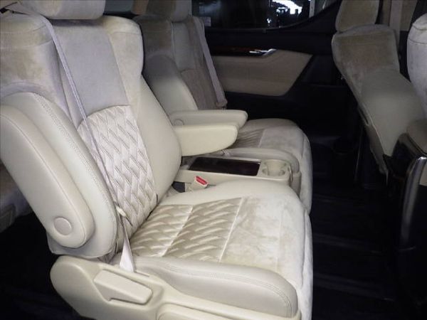 2015 Toyota Alphard Hybrid G Package 4WD 2.5L auction interior 4