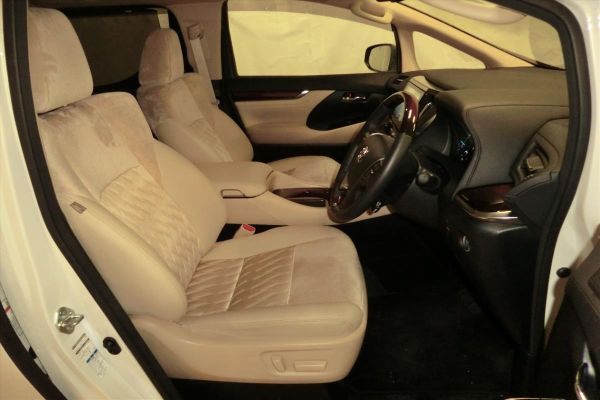 2015 Toyota Alphard Hybrid G Package 4WD 2.5L interior 2