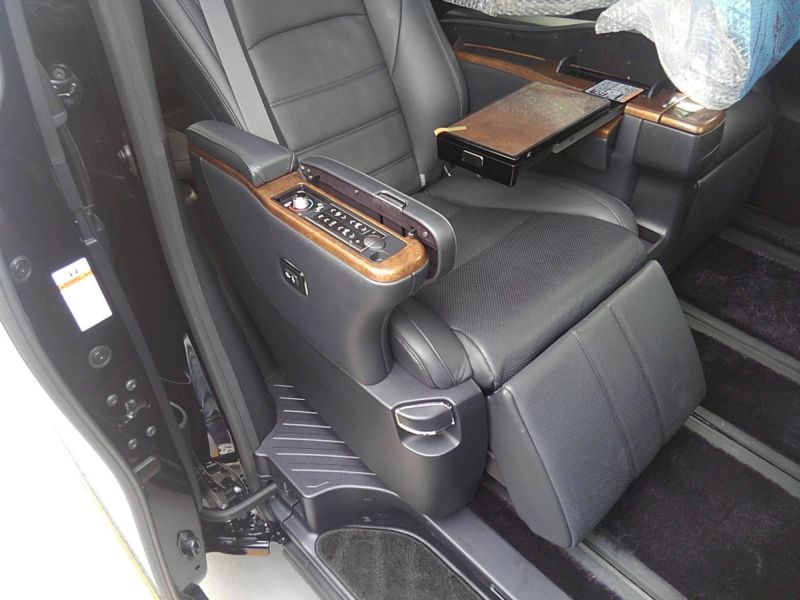 2015 Toyota Alphard HYBRID Executive Lounge 4WD 2.5L centre seats