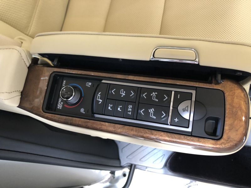 2017 Toyota Alphard Hybrid Executive Lounge rear remote control