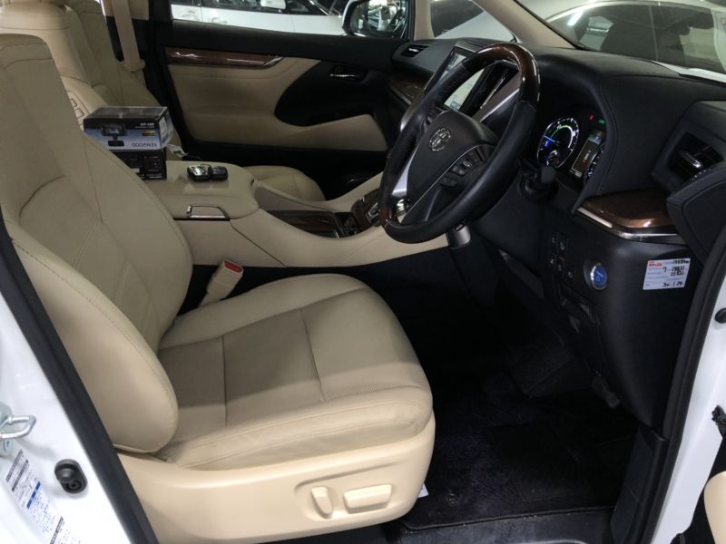 2017 Toyota Alphard Hybrid Executive Lounge seat