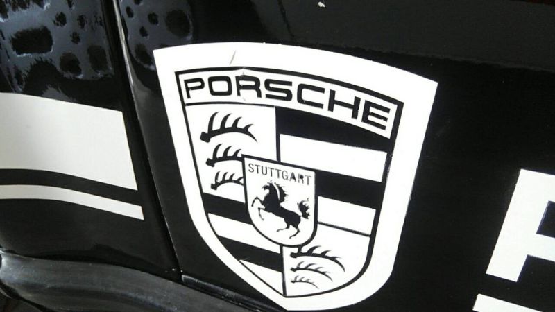 1976 PORSCHE 911 S Porsche emblem