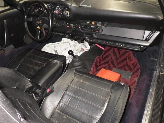 1976 PORSCHE 911 S interior