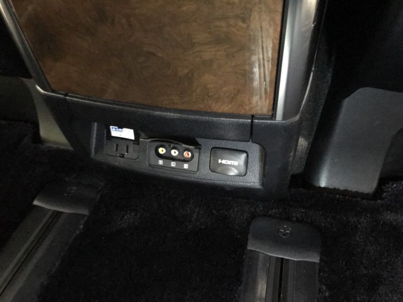 2015 Toyota Alphard Hybrid Executive Lounge HDMI connection