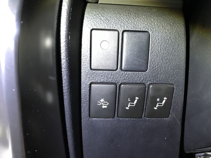 2015 Toyota Alphard Hybrid Executive Lounge option buttons