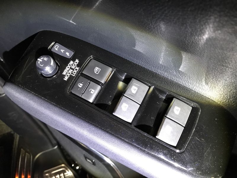 2015 Toyota Alphard Hybrid Executive Lounge power controls