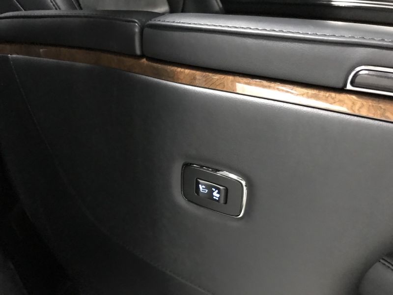 2015 Toyota Alphard Hybrid Executive Lounge power seat control