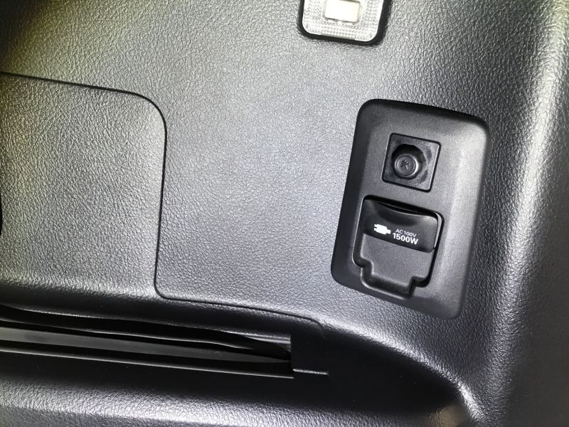 2015 Toyota Alphard Hybrid Executive Lounge power socket