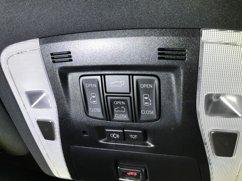 2015 Toyota Alphard Hybrid Executive Lounge roof control switches
