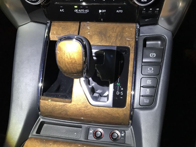 2015 Toyota Alphard Hybrid Executive Lounge shift lever