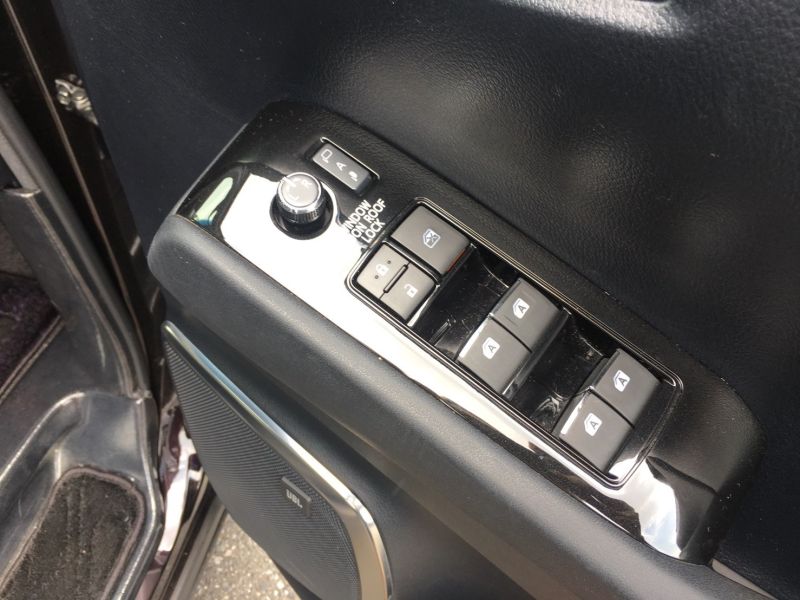 2015 Toyota Vellfire Hybrid Executive Lounge door controls