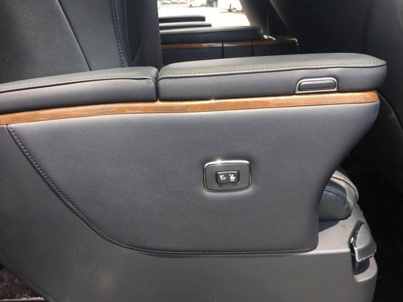 2015 Toyota Vellfire Hybrid Executive Lounge power seat button 2
